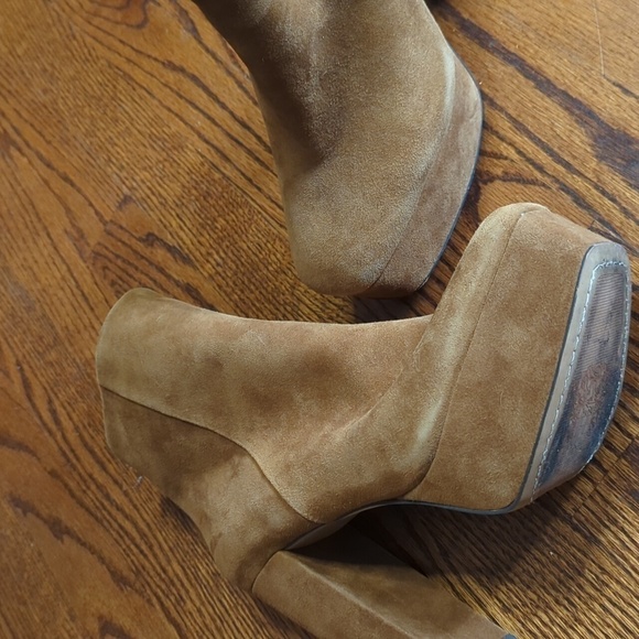 Vince Camuto Leslieon camel suede leather platform chic sleek square toe booties - Picture 2 of 8